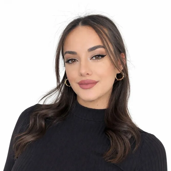 Steliana Ymeri, Receptionist